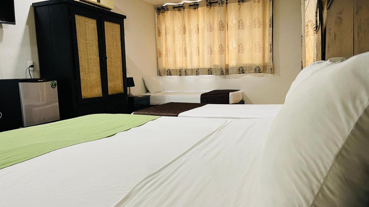 Hotel B&B - 5Th Avenue بلايا ديل كارمن المظهر الخارجي الصورة A bedroom at the hotel