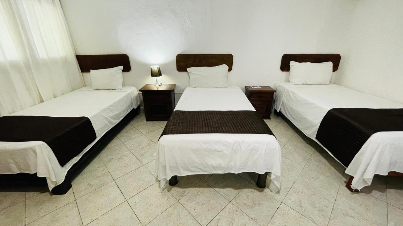 Hotel B&B - 5Th Avenue بلايا ديل كارمن المظهر الخارجي الصورة A room at the hotel